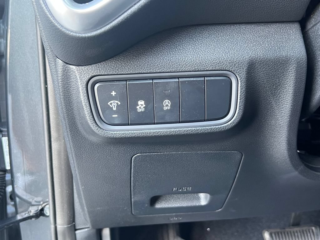 Used 2025 Kia Soul LX w/ LX Technology Package FWD image 19