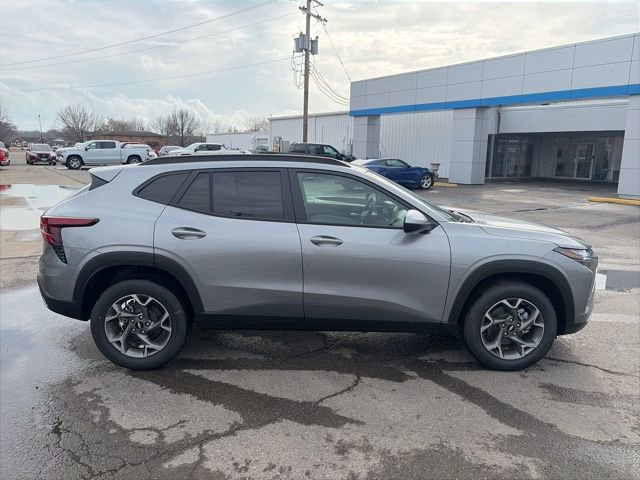 New 2026 Chevrolet Trax LT w/ Driver Confidence Package FWD image 7