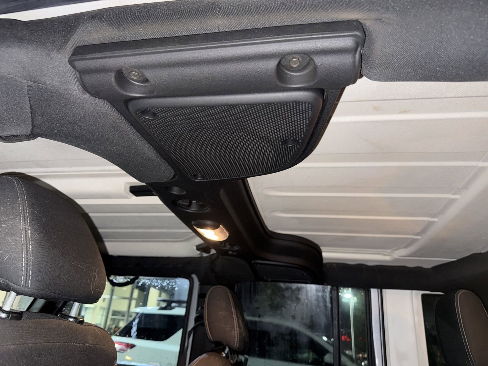 Used 2018 Jeep Wrangler Unlimited Sahara image 17