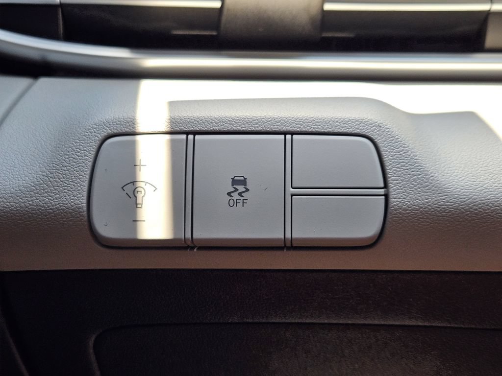 New 2026 Hyundai Elantra Limited FWD image 22