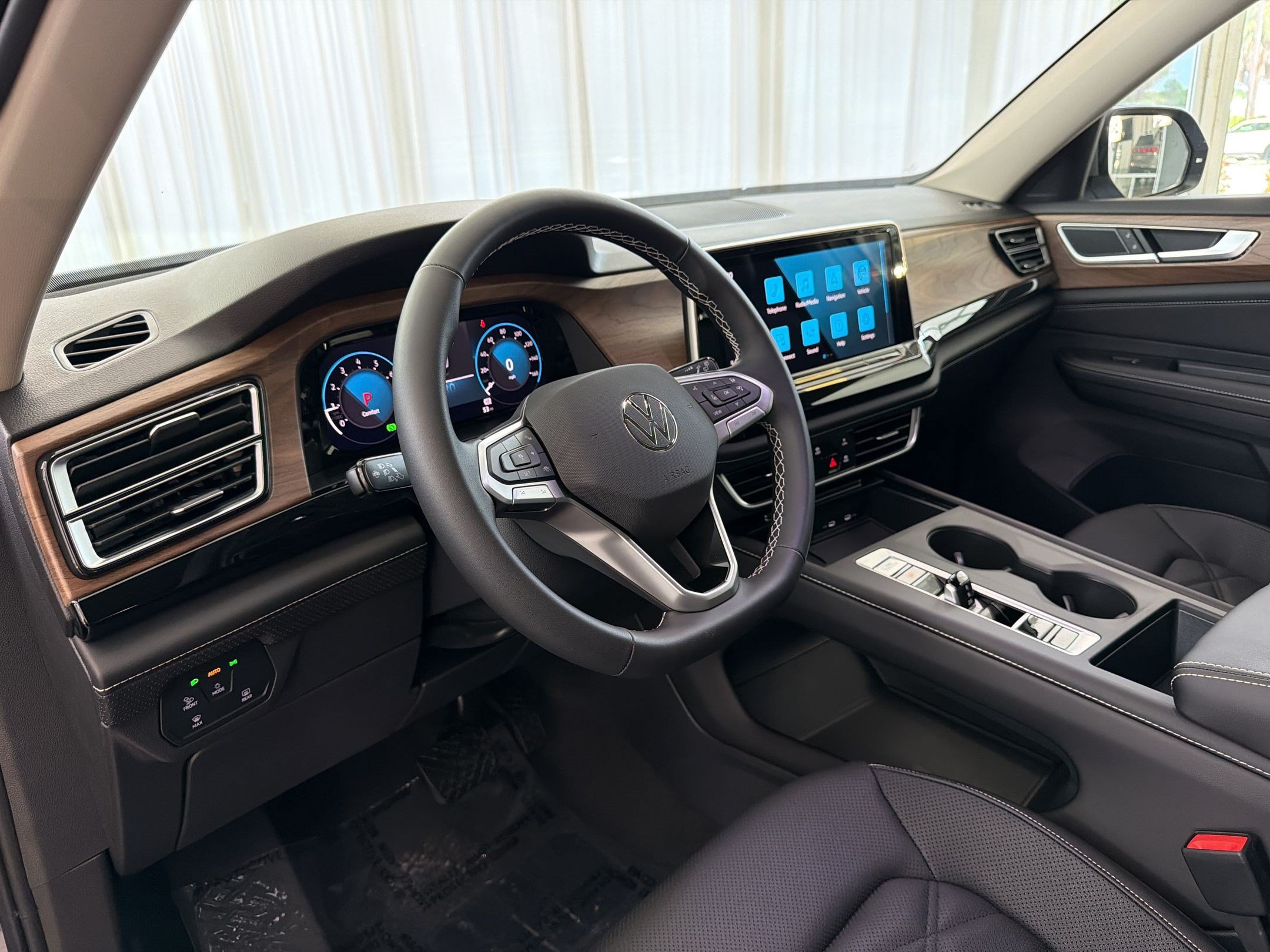 New 2026 Volkswagen Atlas SE FWD image 4