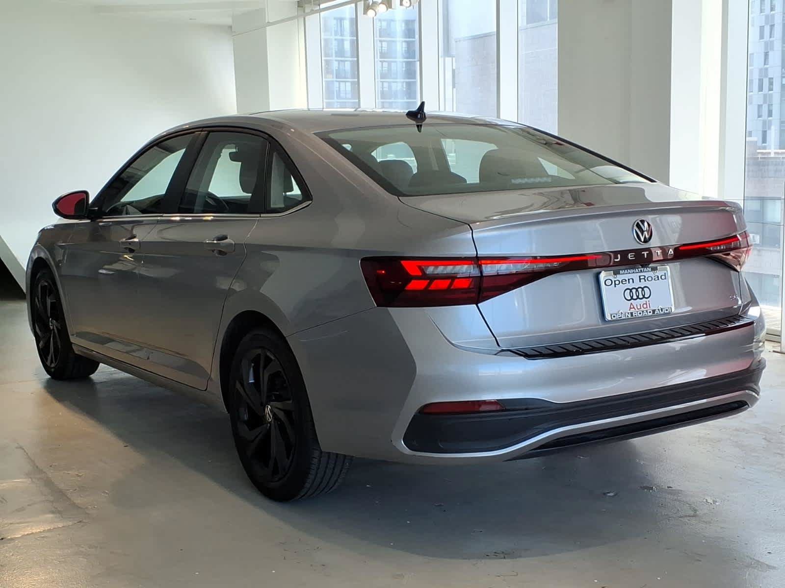 Used 2026 Volkswagen Jetta SE FWD image 6