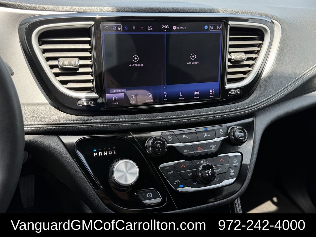 Used 2025 Chrysler Pacifica Limited FWD image 17