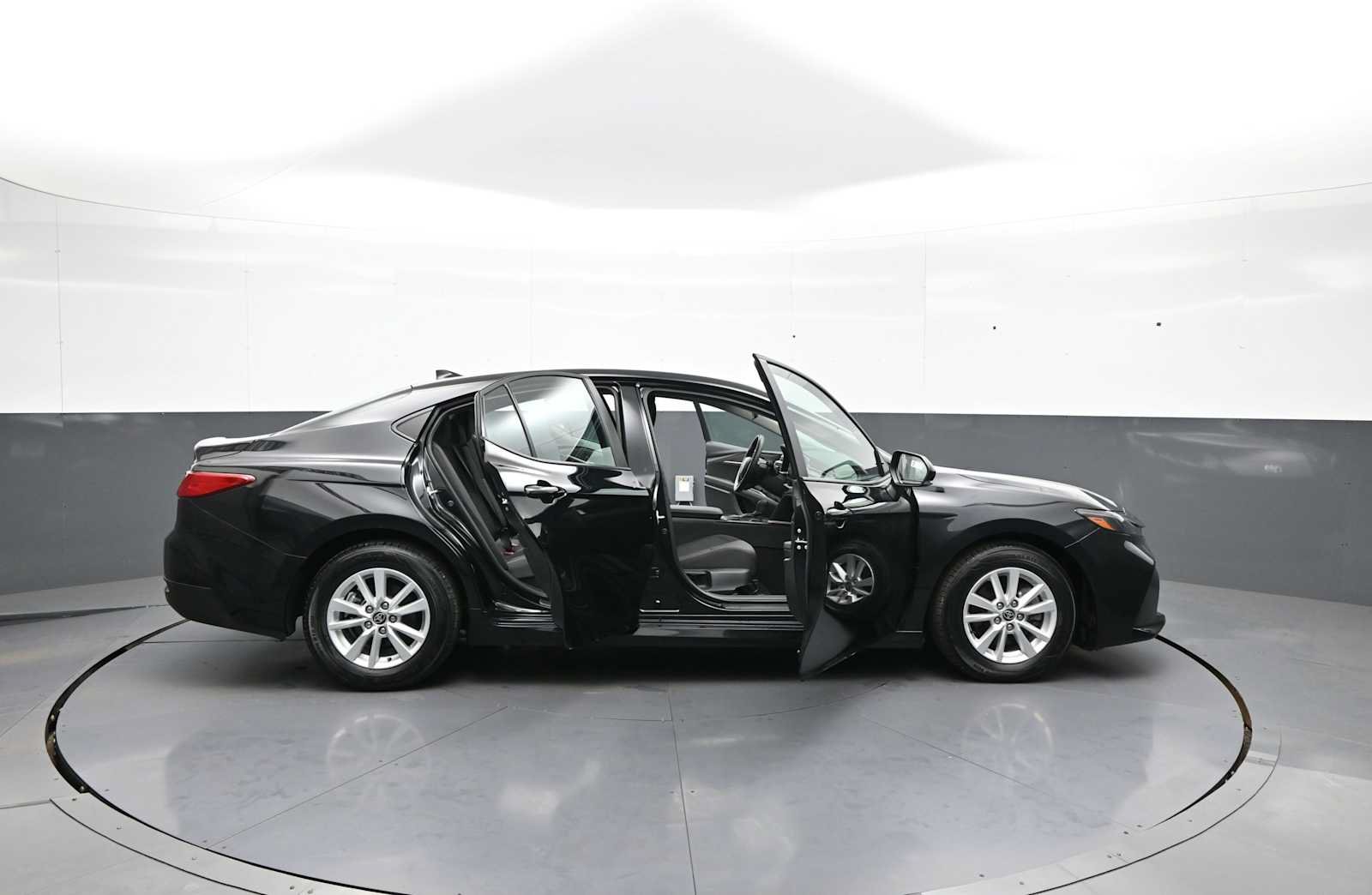 Used 2026 Toyota Camry LE FWD image 40