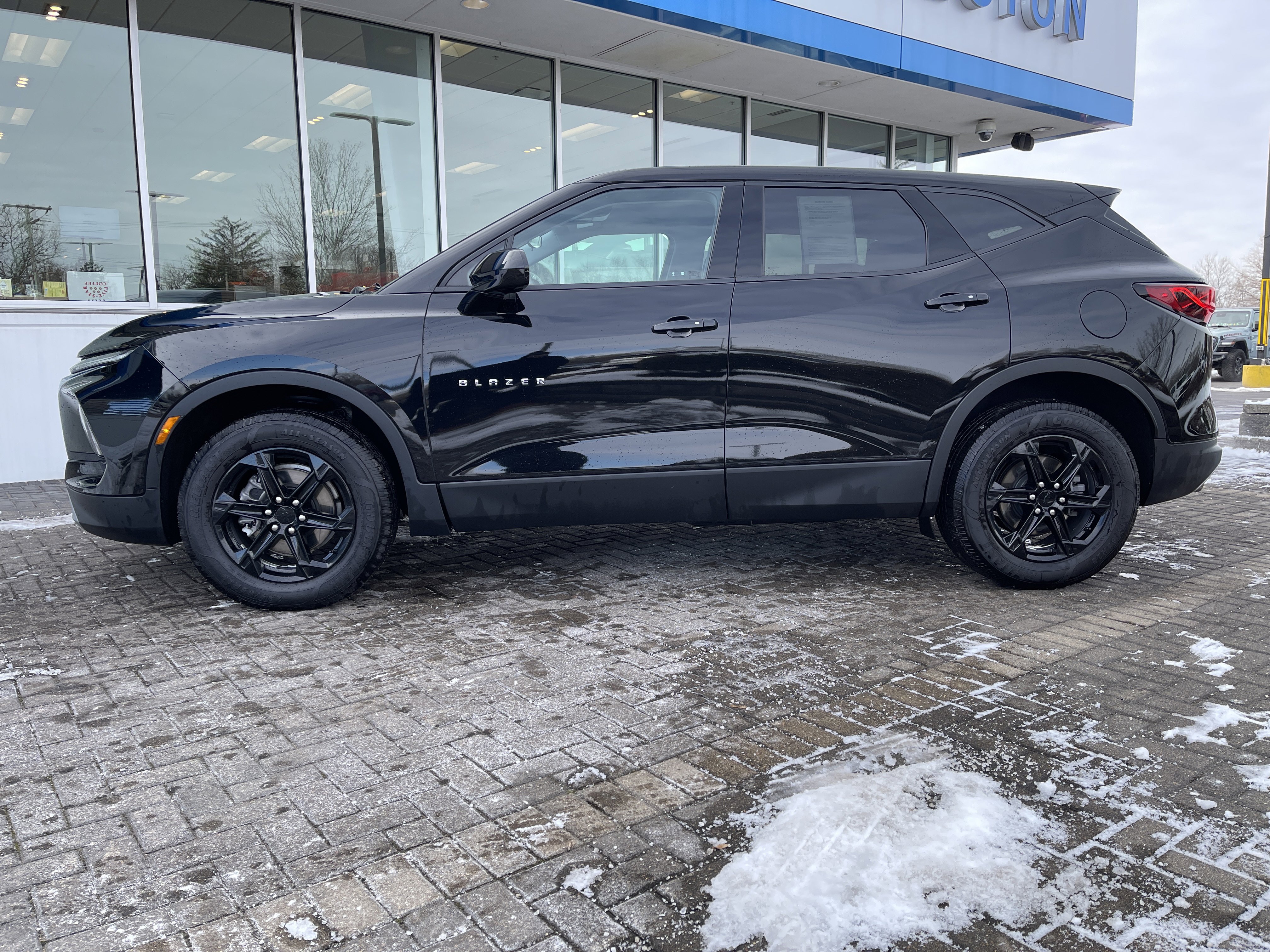 Used 2023 Chevrolet Blazer LT image 2