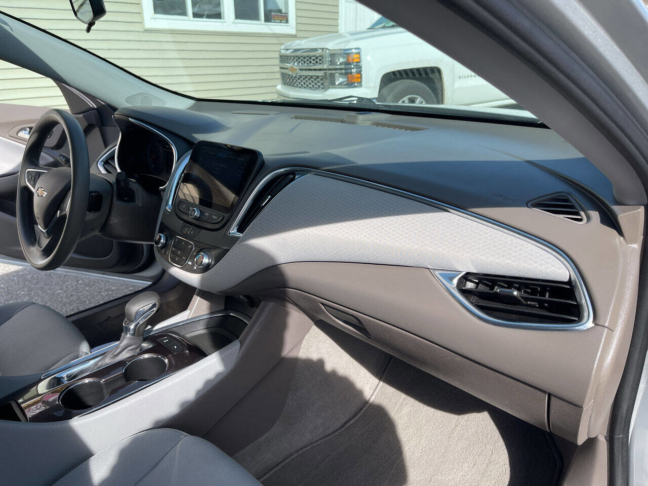 Used 2021 Chevrolet Malibu LT image 15