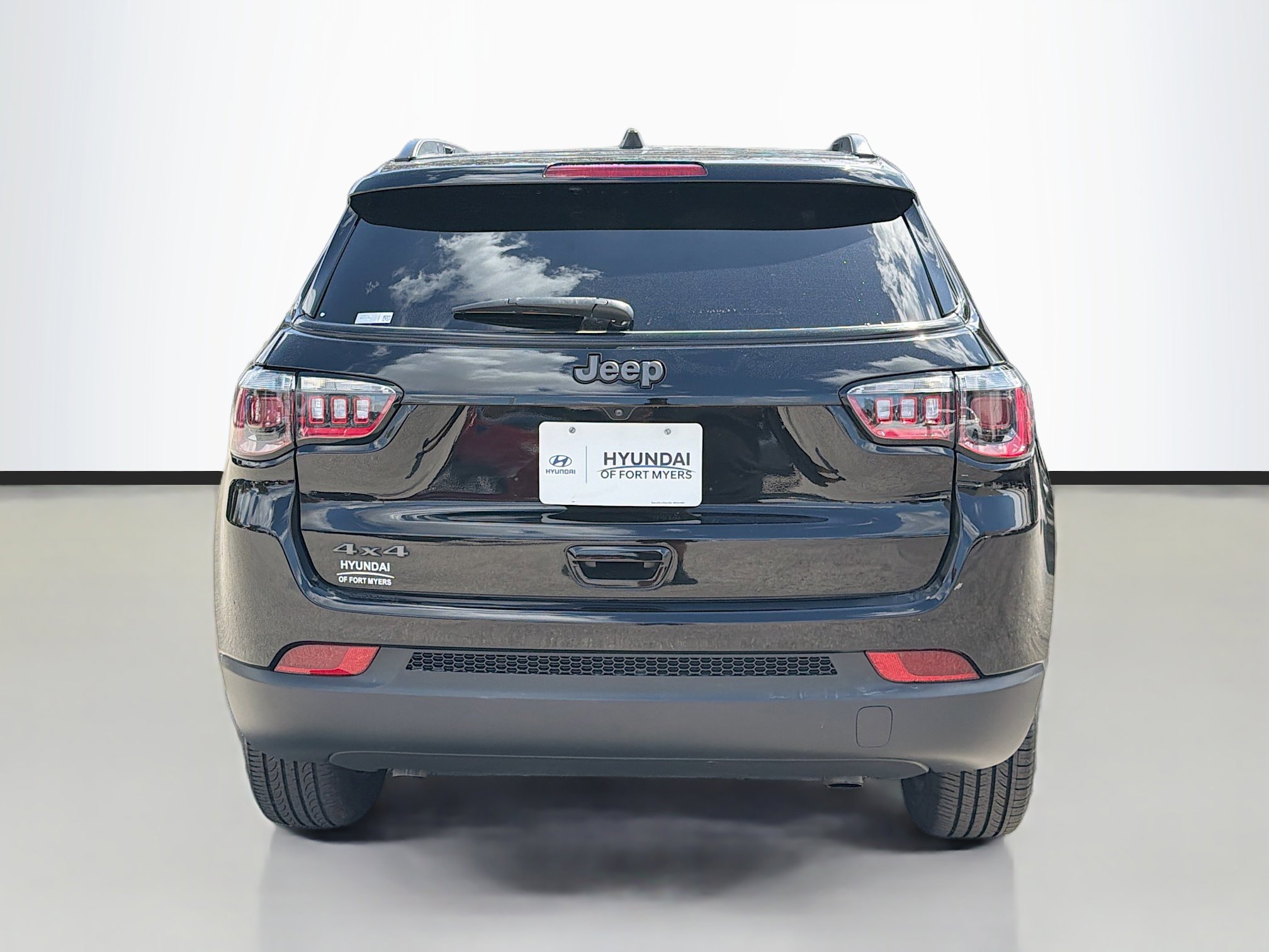 Used 2024 Jeep Compass Latitude w/ Altitude Special Edition image 4