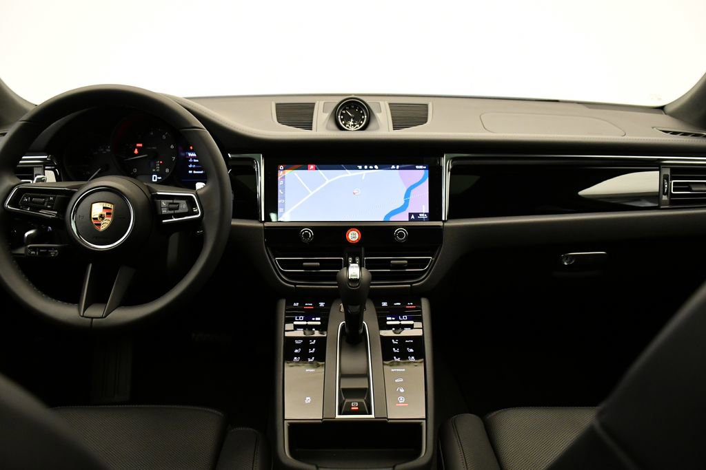 Used 2025 Porsche Macan image 22