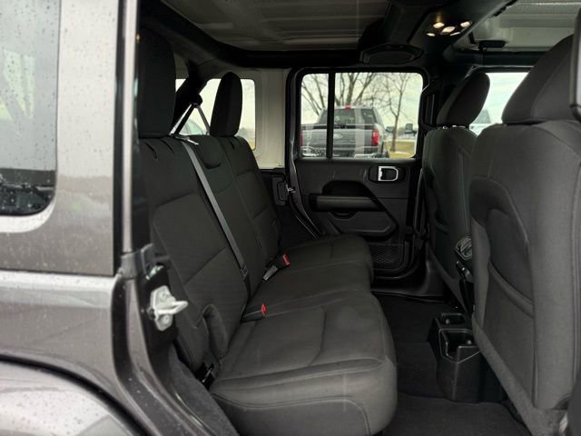 Used 2022 Jeep Wrangler Unlimited Sahara image 18