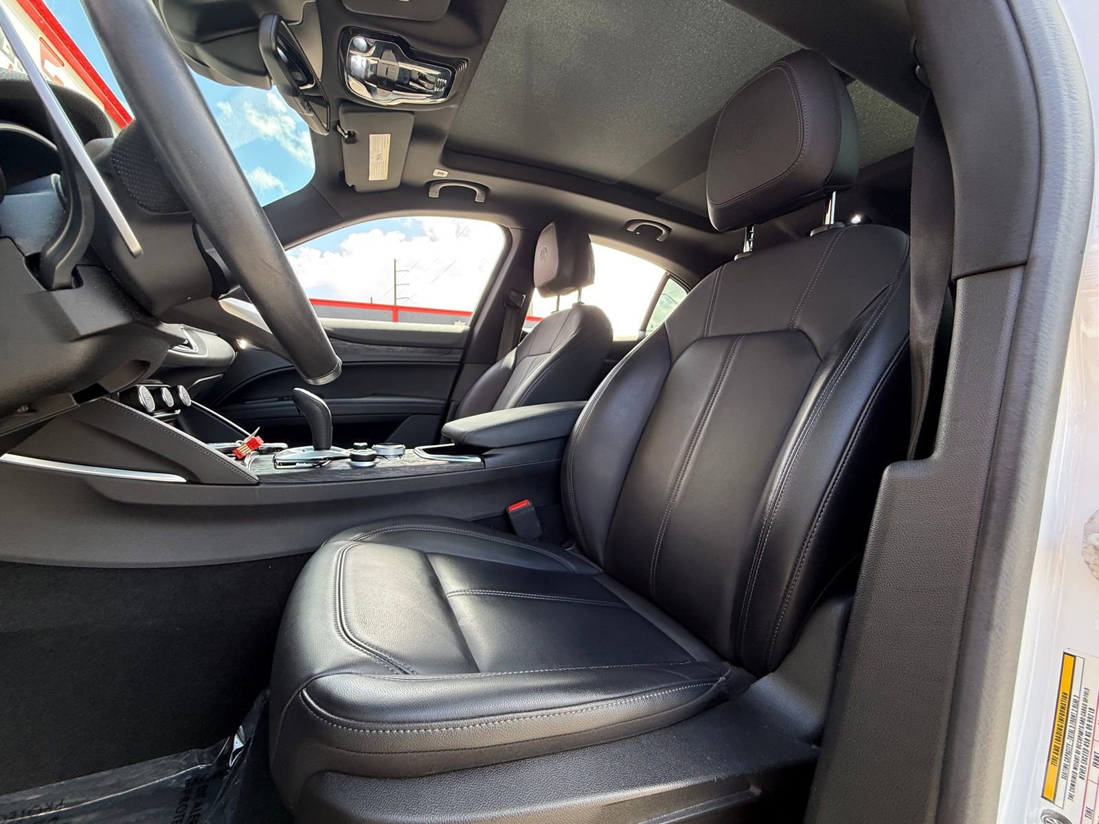 Used 2023 Alfa Romeo Stelvio Sprint RWD image 12