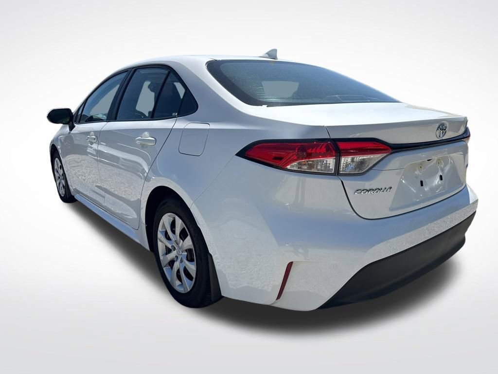 Used 2025 Toyota Corolla LE FWD image 4