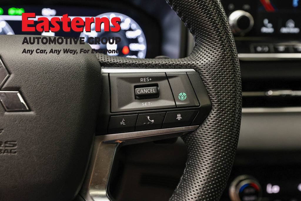 Used 2023 Mitsubishi Outlander SE AWD/4WD image 16