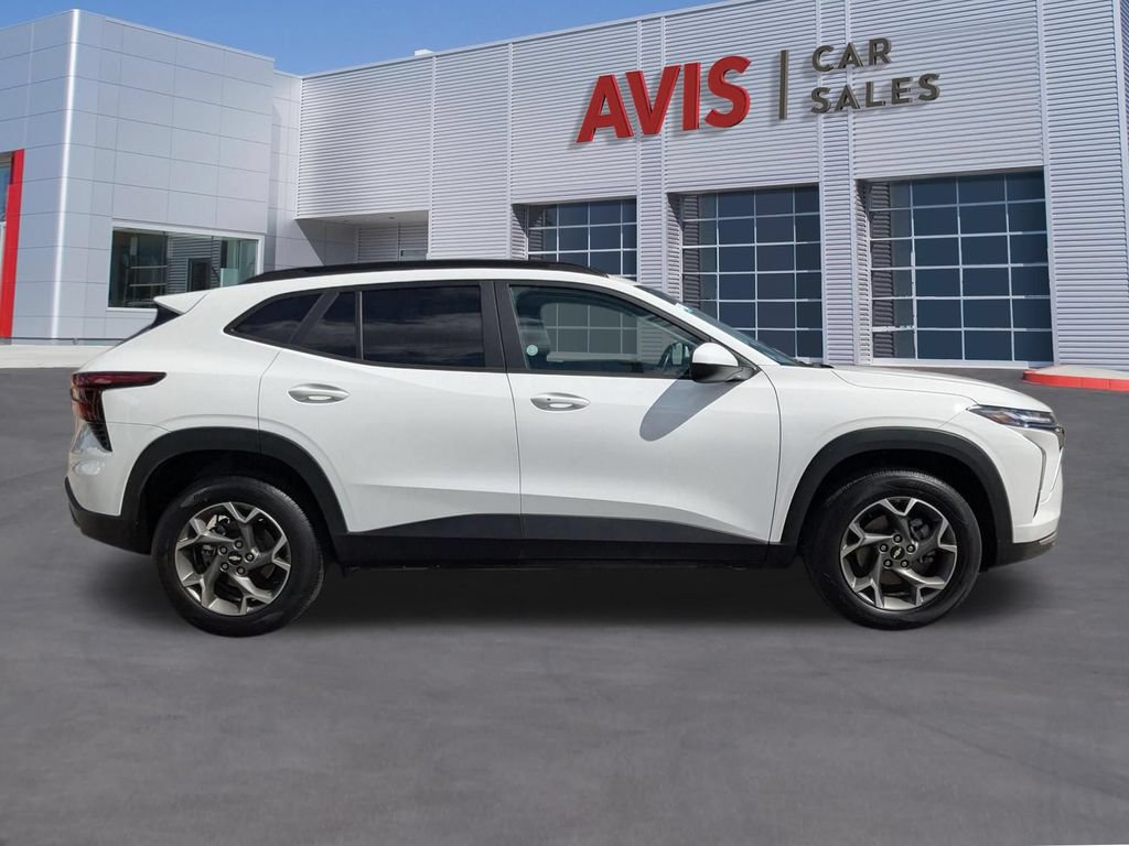 Used 2025 Chevrolet Trax LT w/ LT Convenience Package FWD image 7