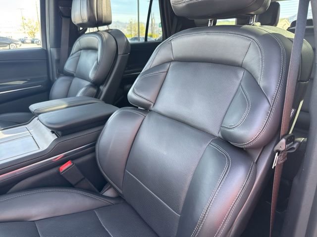 Used 2025 Lincoln Navigator Reserve w/ Jet Appearance Package image 12