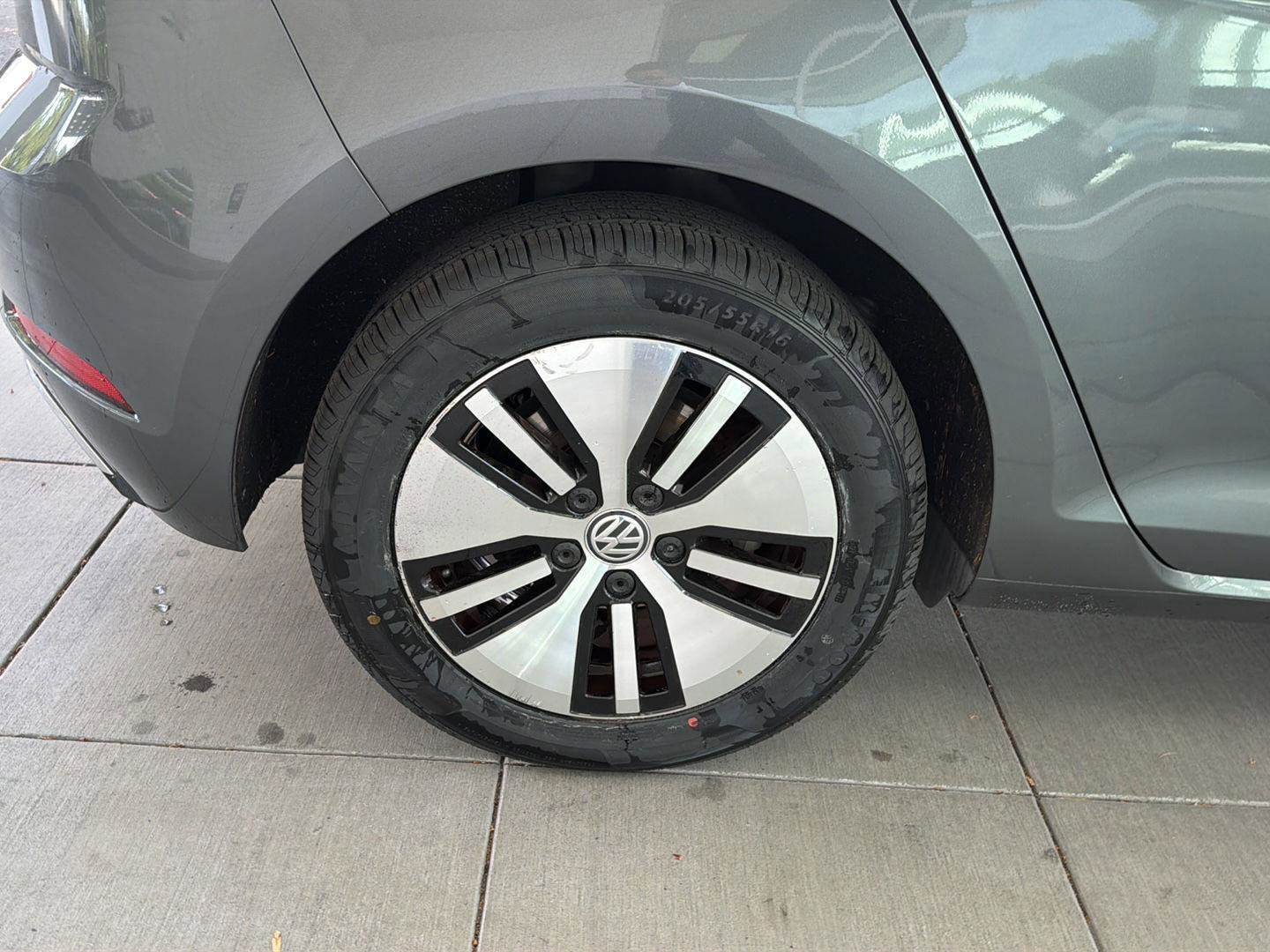 Used 2019 Volkswagen e-Golf SE w/ Driver Assistance Package image 11