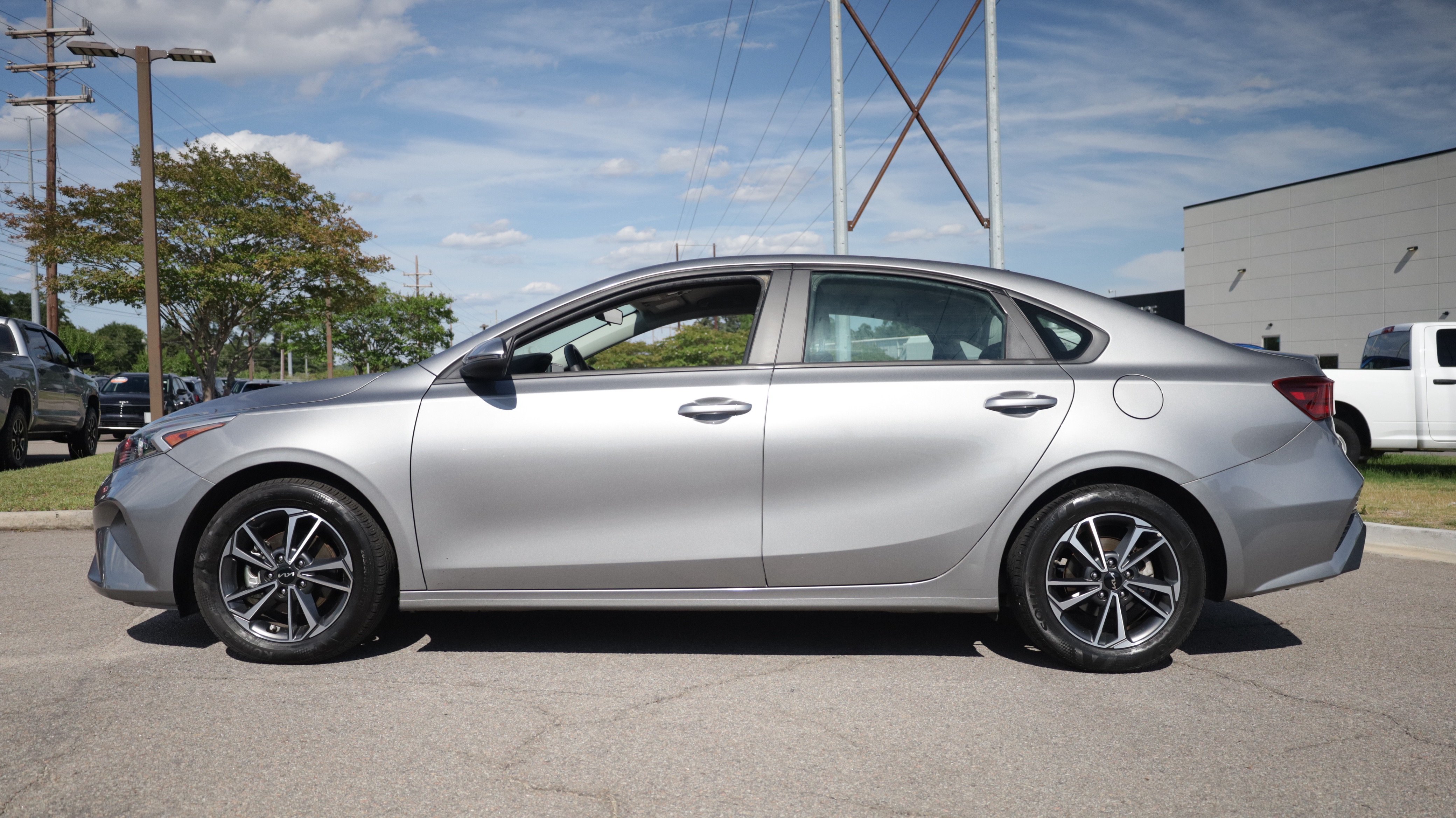 Used 2022 Kia Forte LXS w/ LXS Technology Package FWD image 2