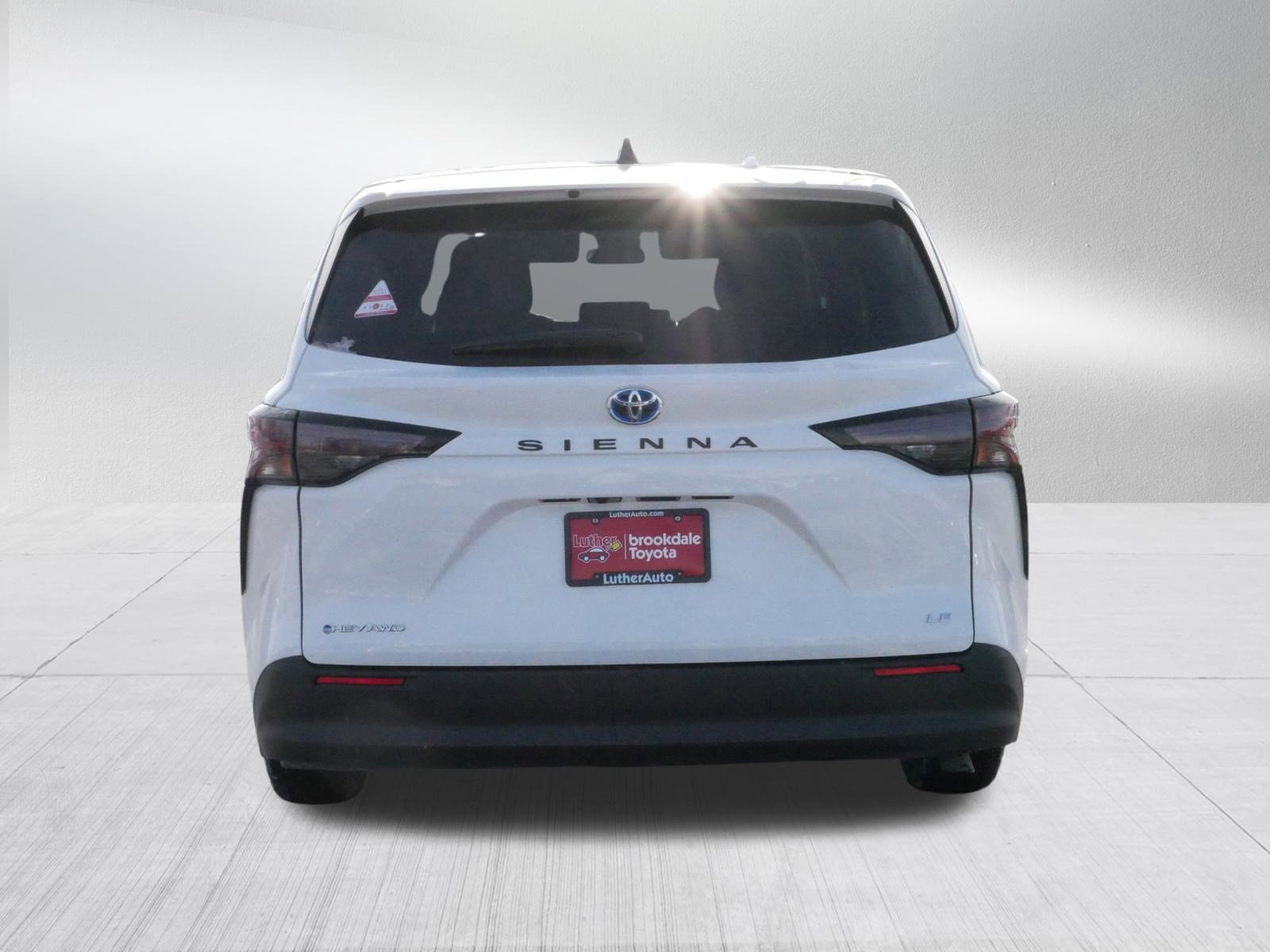 Used 2025 Toyota Sienna LE image 6