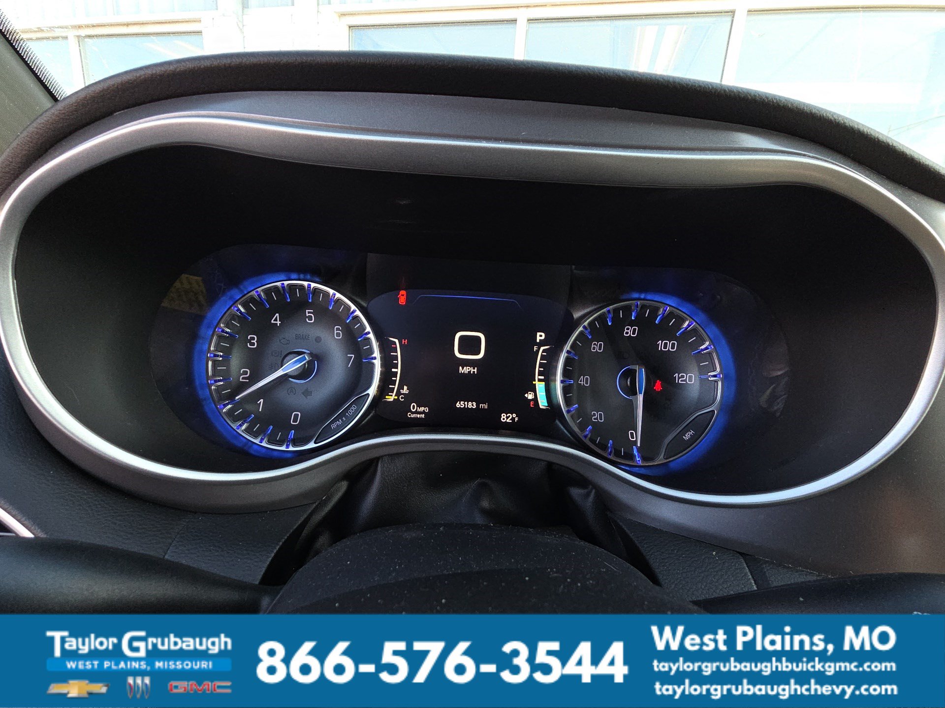 Used 2025 Chrysler Pacifica Select FWD image 9