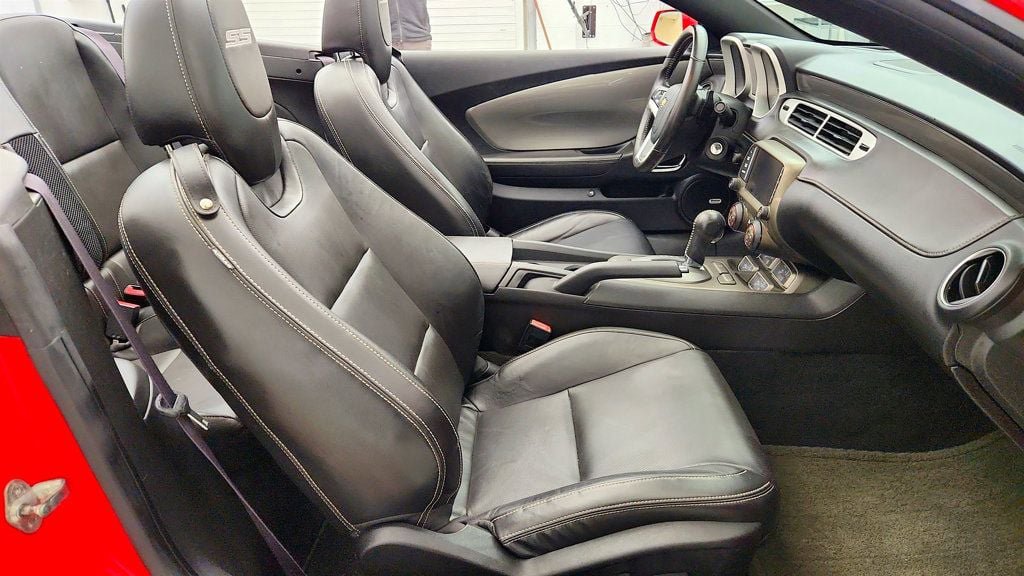 Used 2015 Chevrolet Camaro SS RWD image 24