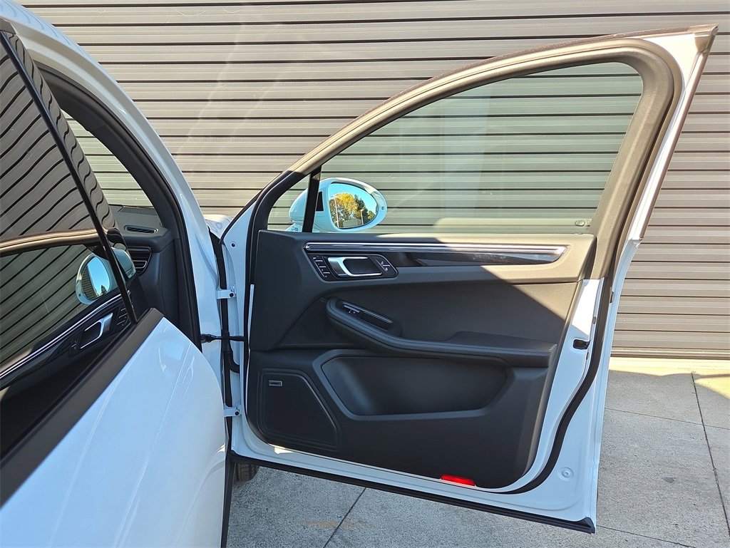 New 2026 Porsche Macan image 20