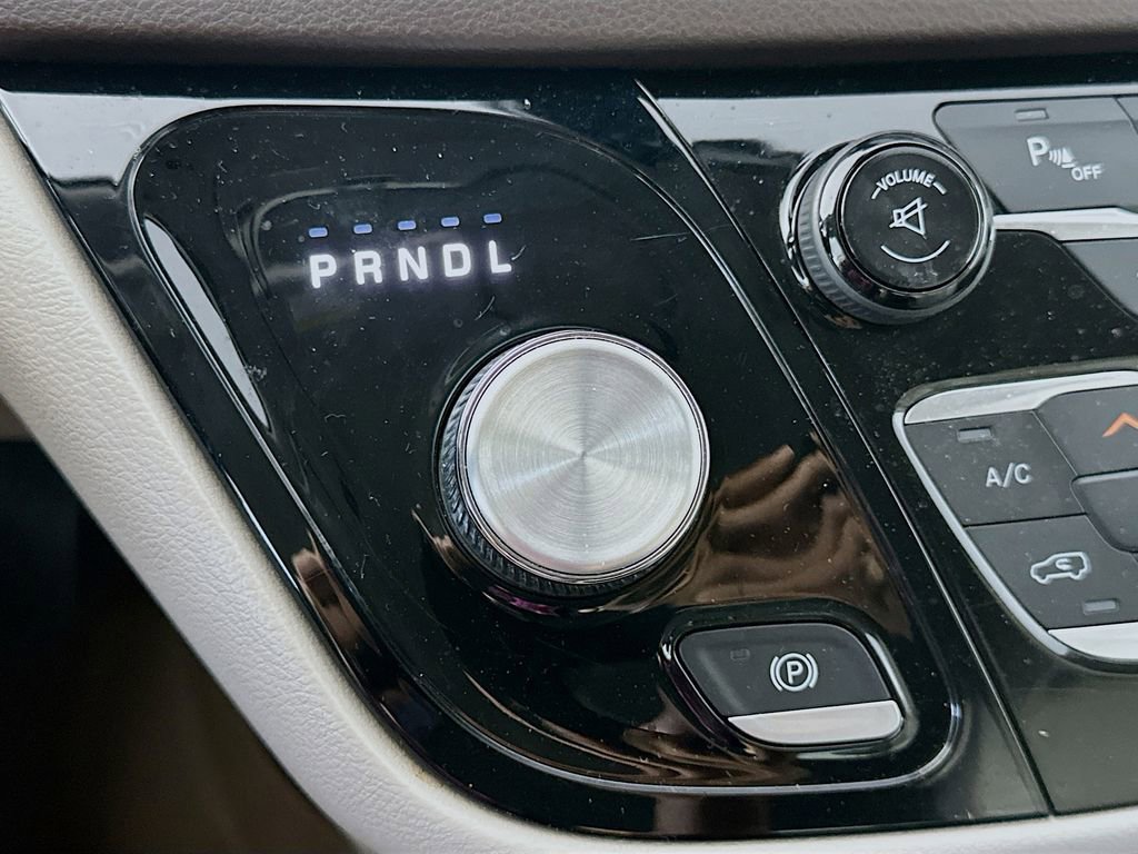 Used 2017 Chrysler Pacifica Touring-L FWD image 16
