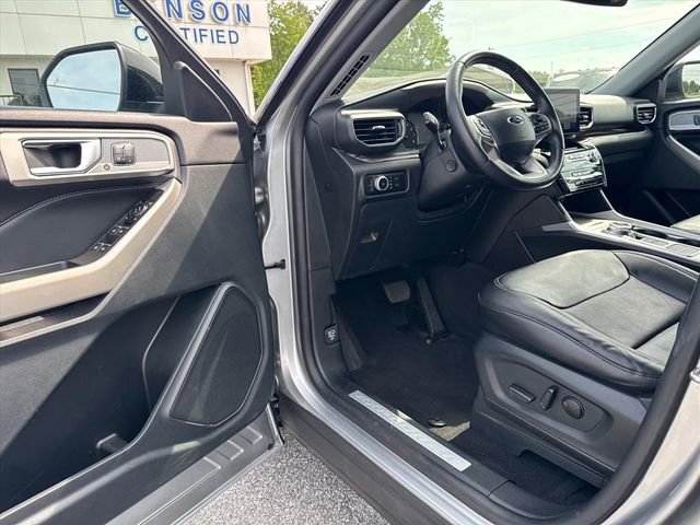 Used 2023 Ford Explorer Limited w/ Equipment Group 301A RWD image 15
