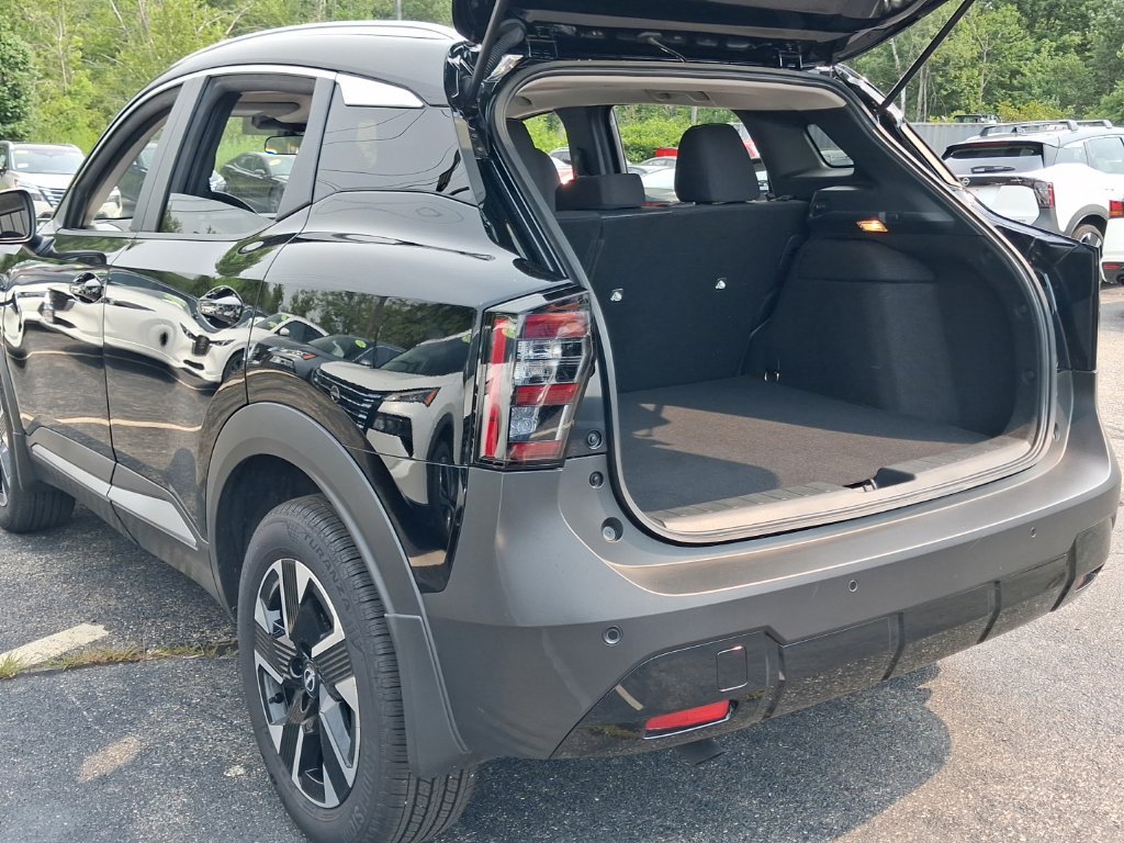 Used 2026 Nissan Kicks SV w/ SV Premium Package AWD/4WD image 10