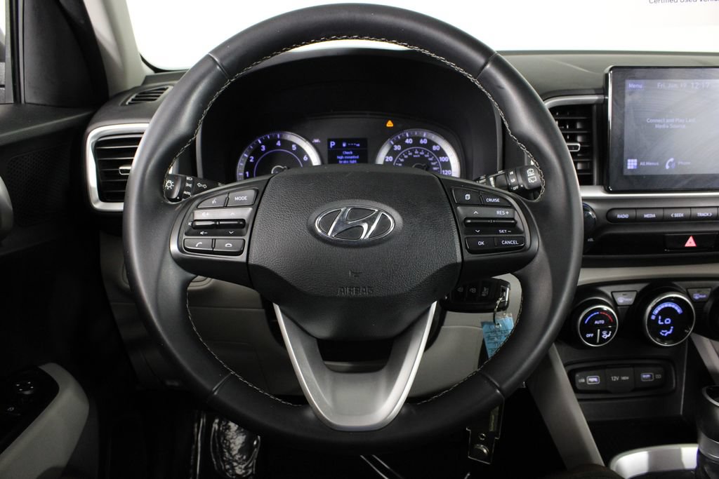 Certified 2022 Hyundai Venue SEL FWD image 10