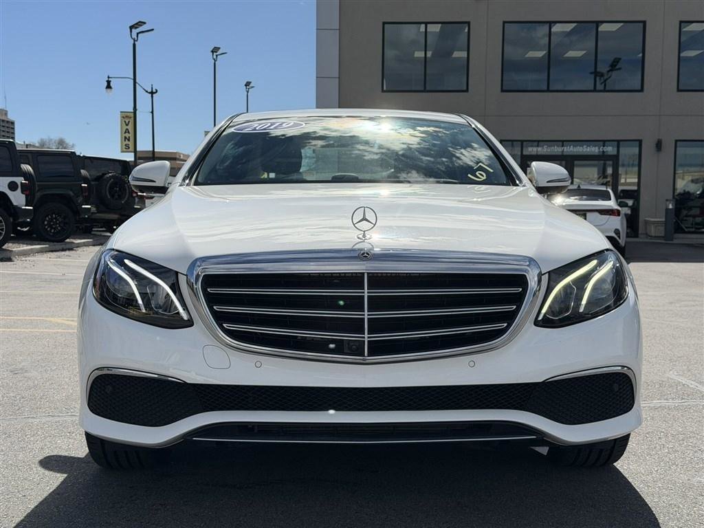 Used 2019 Mercedes-Benz E 300 4MATIC image 2