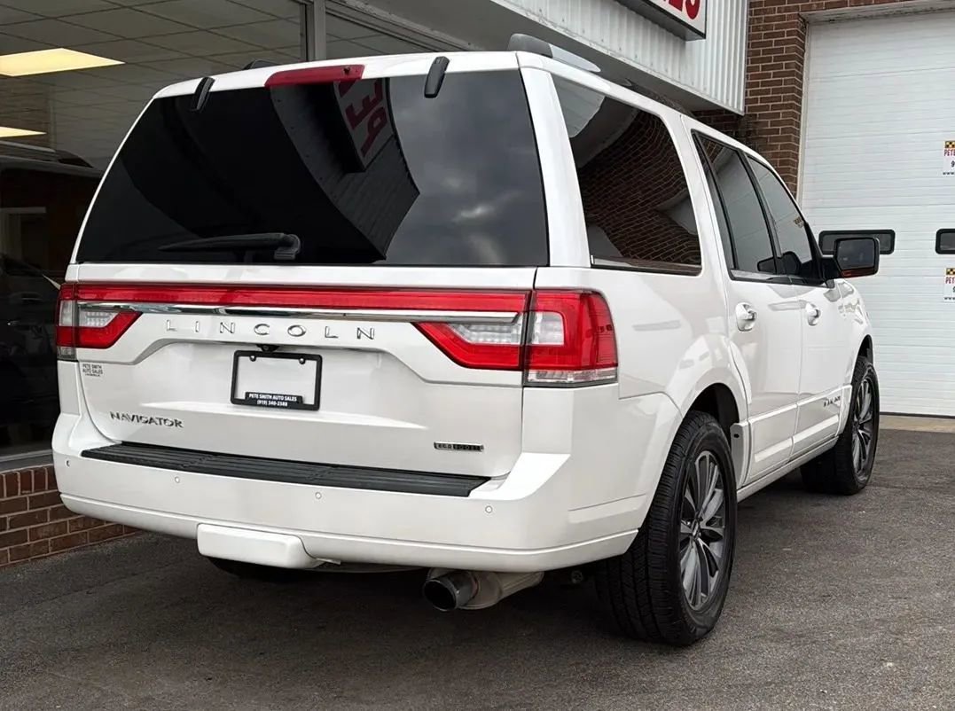 Used 2016 Lincoln Navigator Select image 5