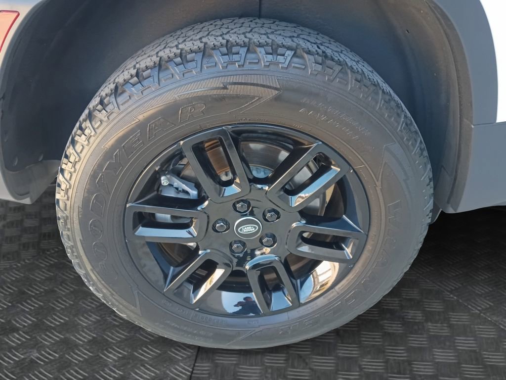 Used 2024 Land Rover Defender 130 S AWD/4WD image 23