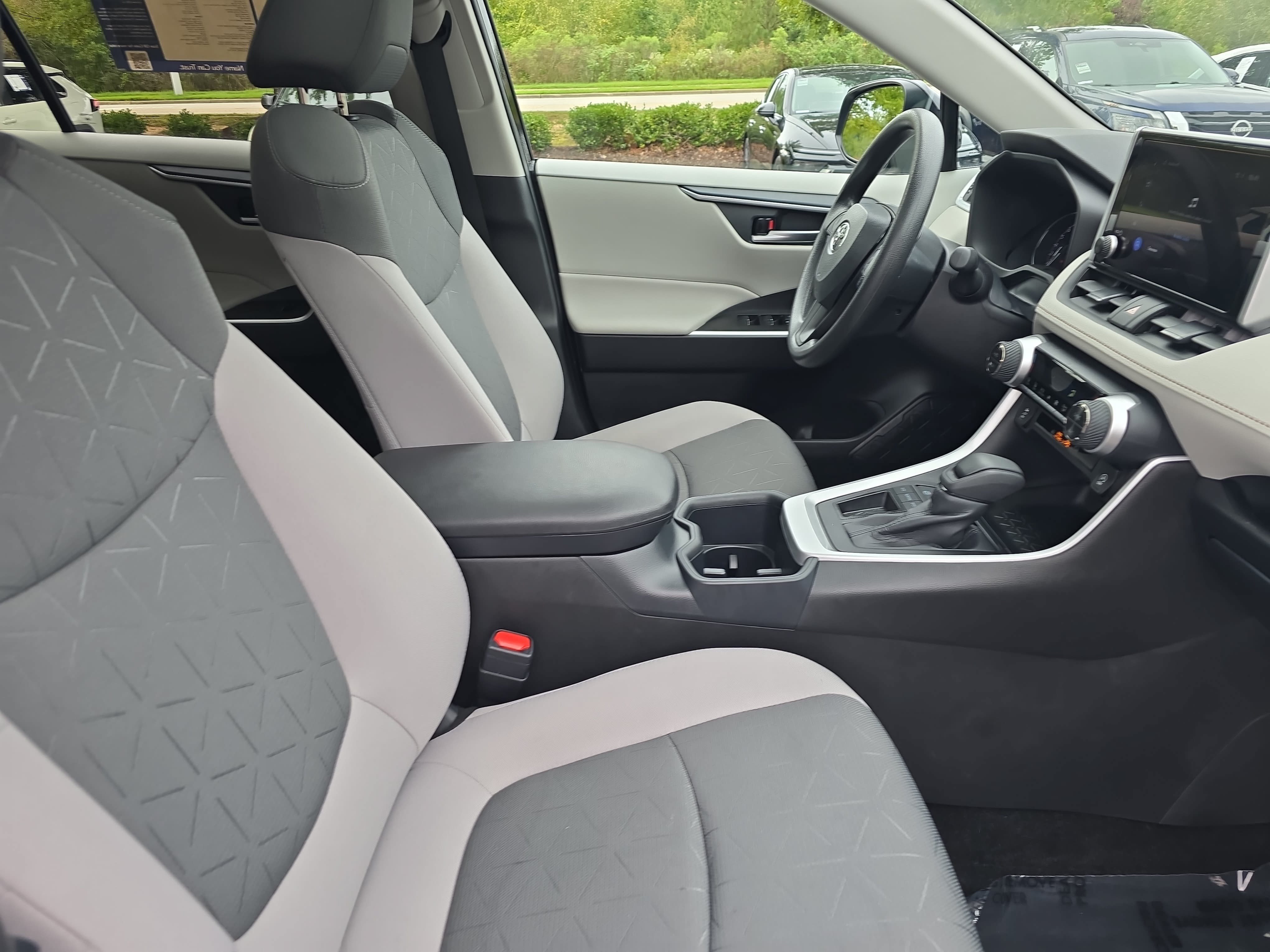 Used 2025 Toyota RAV4 XLE w/ Convenience Package FWD image 10