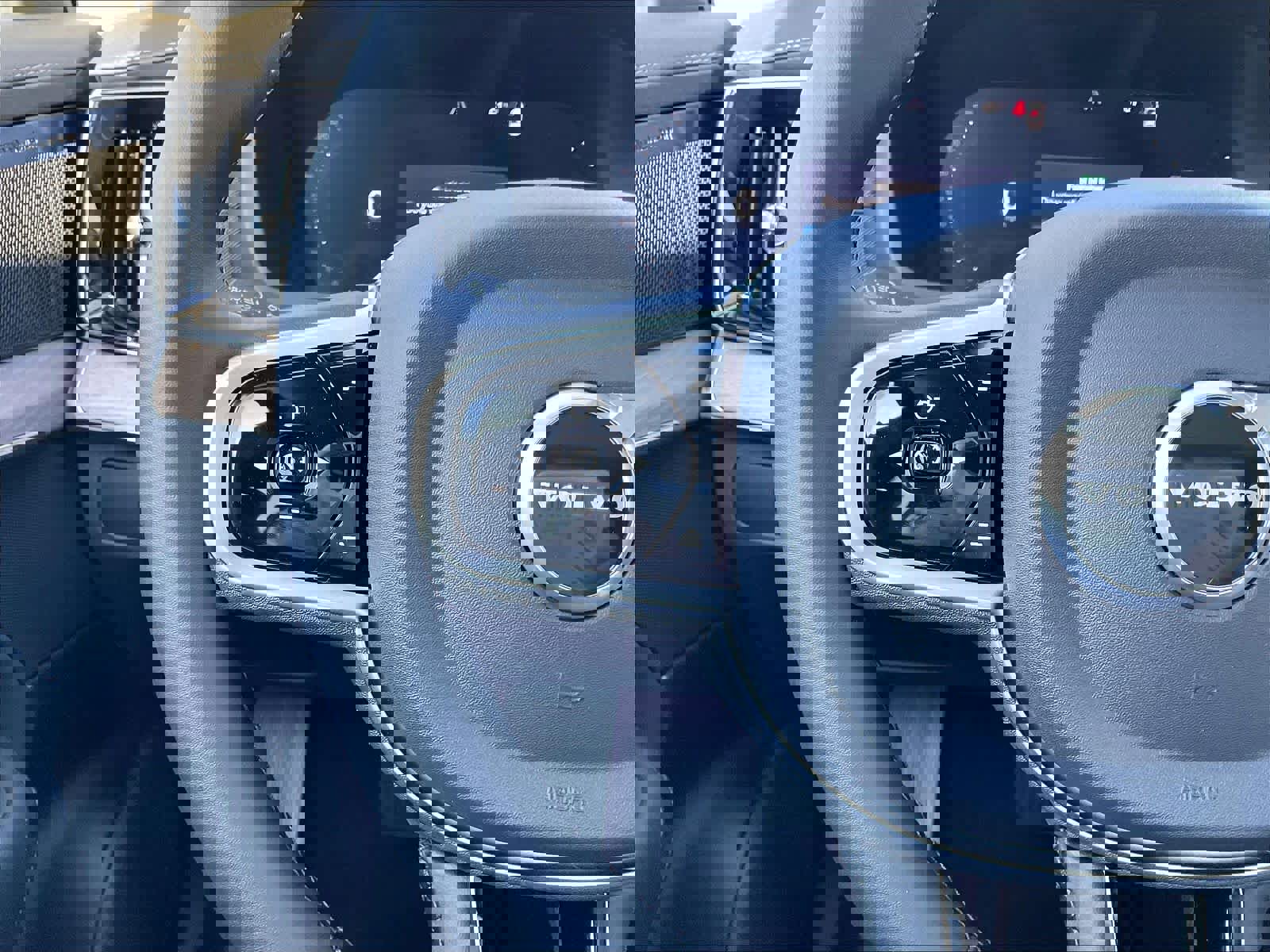 New 2026 Volvo XC90 T8 Plus w/ Protection Package image 17