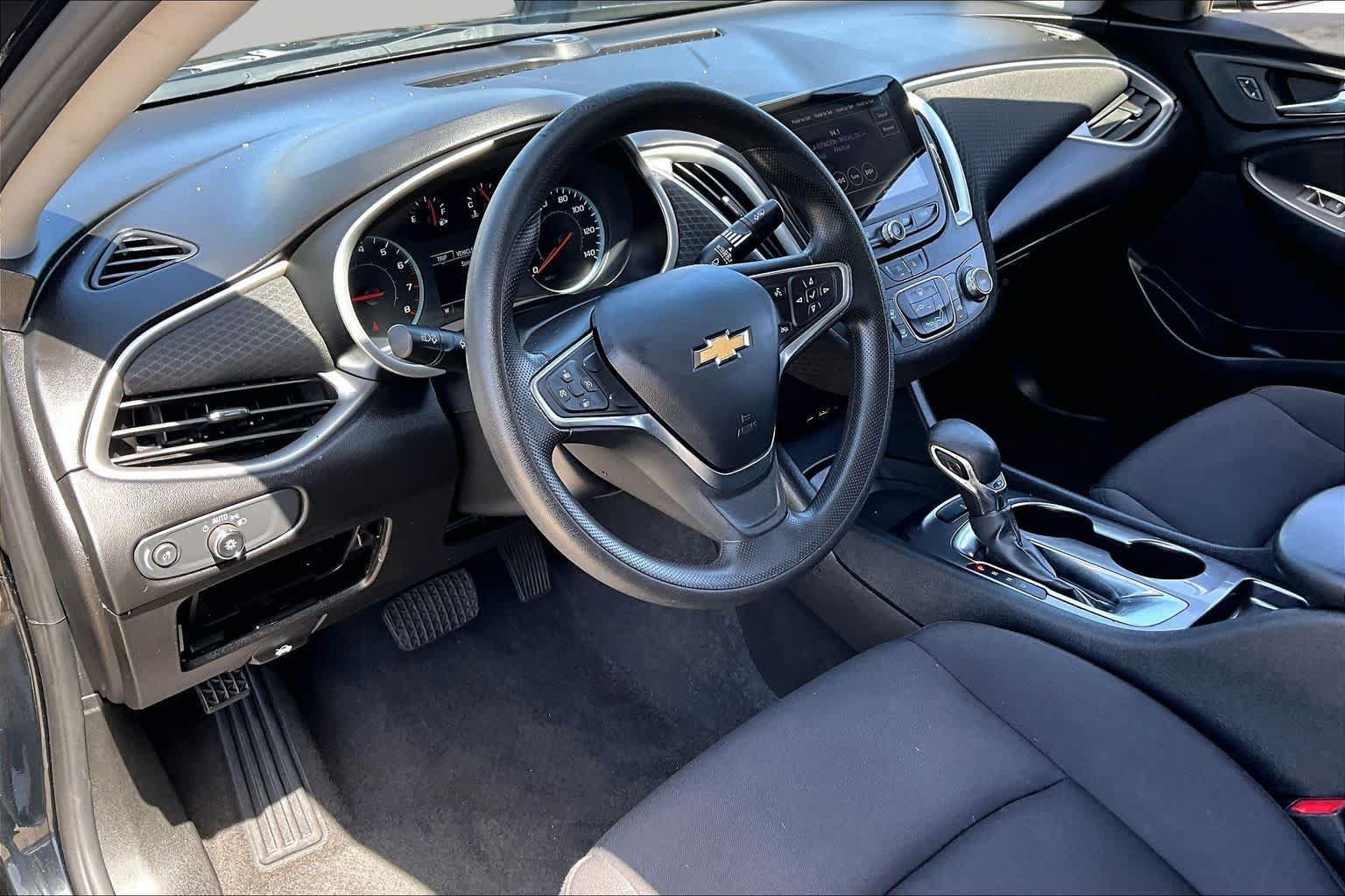 Used 2022 Chevrolet Malibu LS FWD image 18
