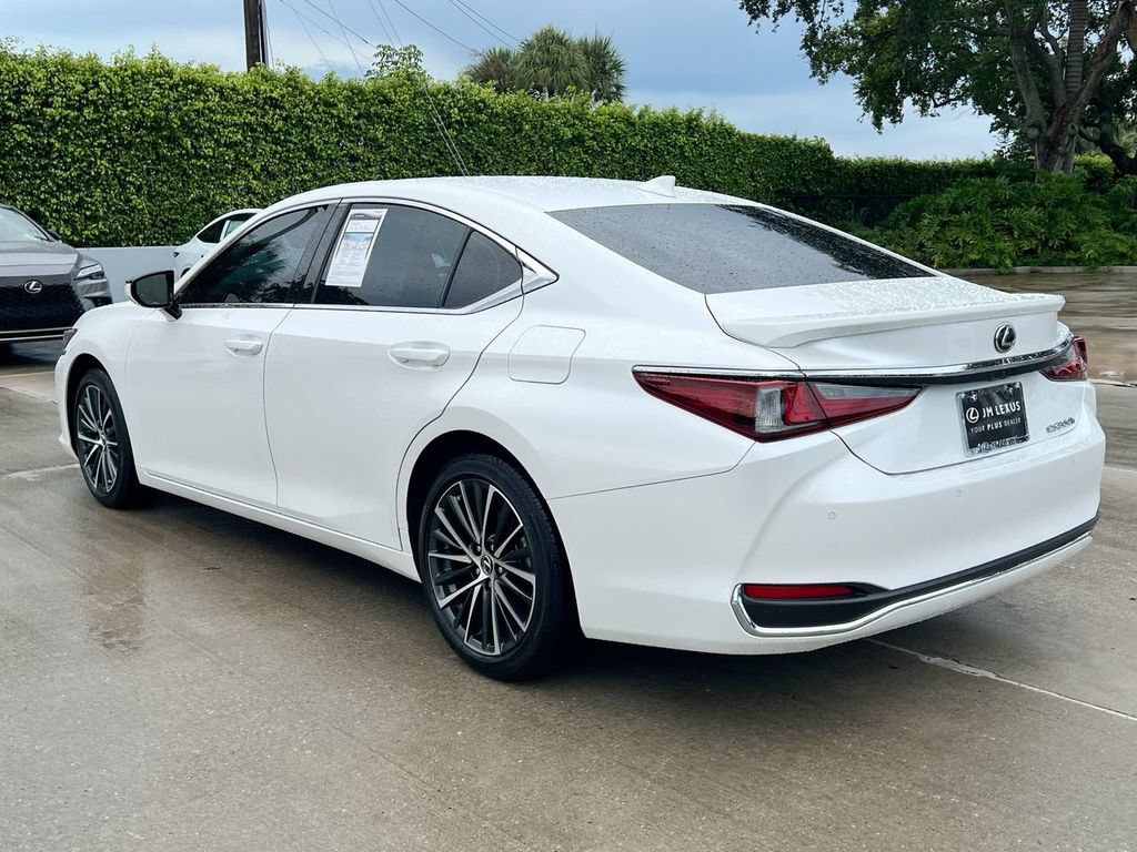 Certified 2024 Lexus ES 300h w/ Premium Package FWD image 5