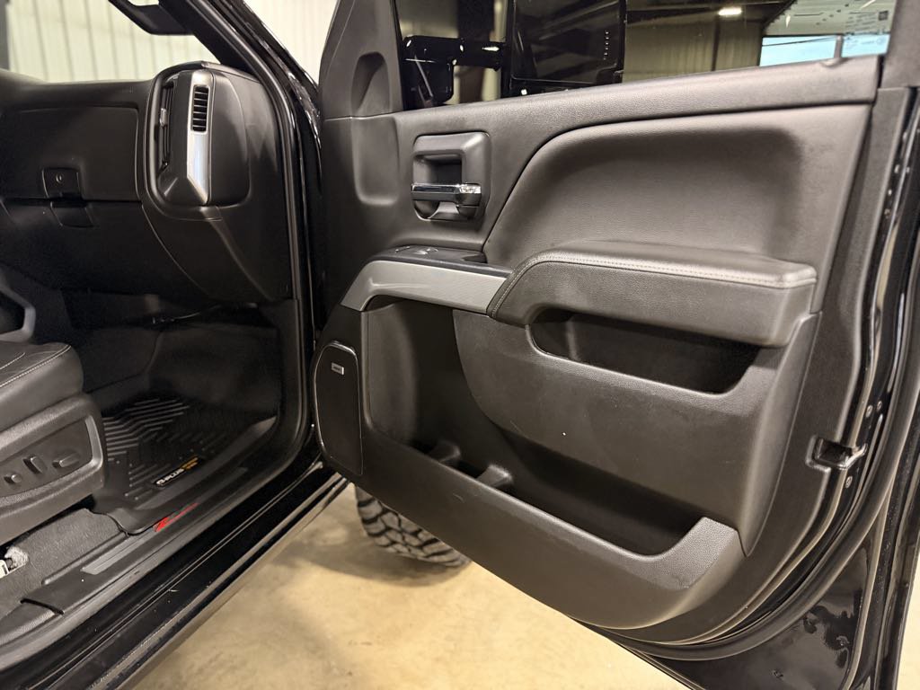 Used 2019 Chevrolet Silverado 2500 LTZ w/ Duramax Plus Package AWD/4WD image 8