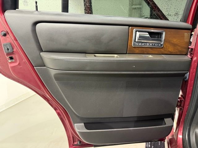 Used 2014 Lincoln Navigator 4WD image 24