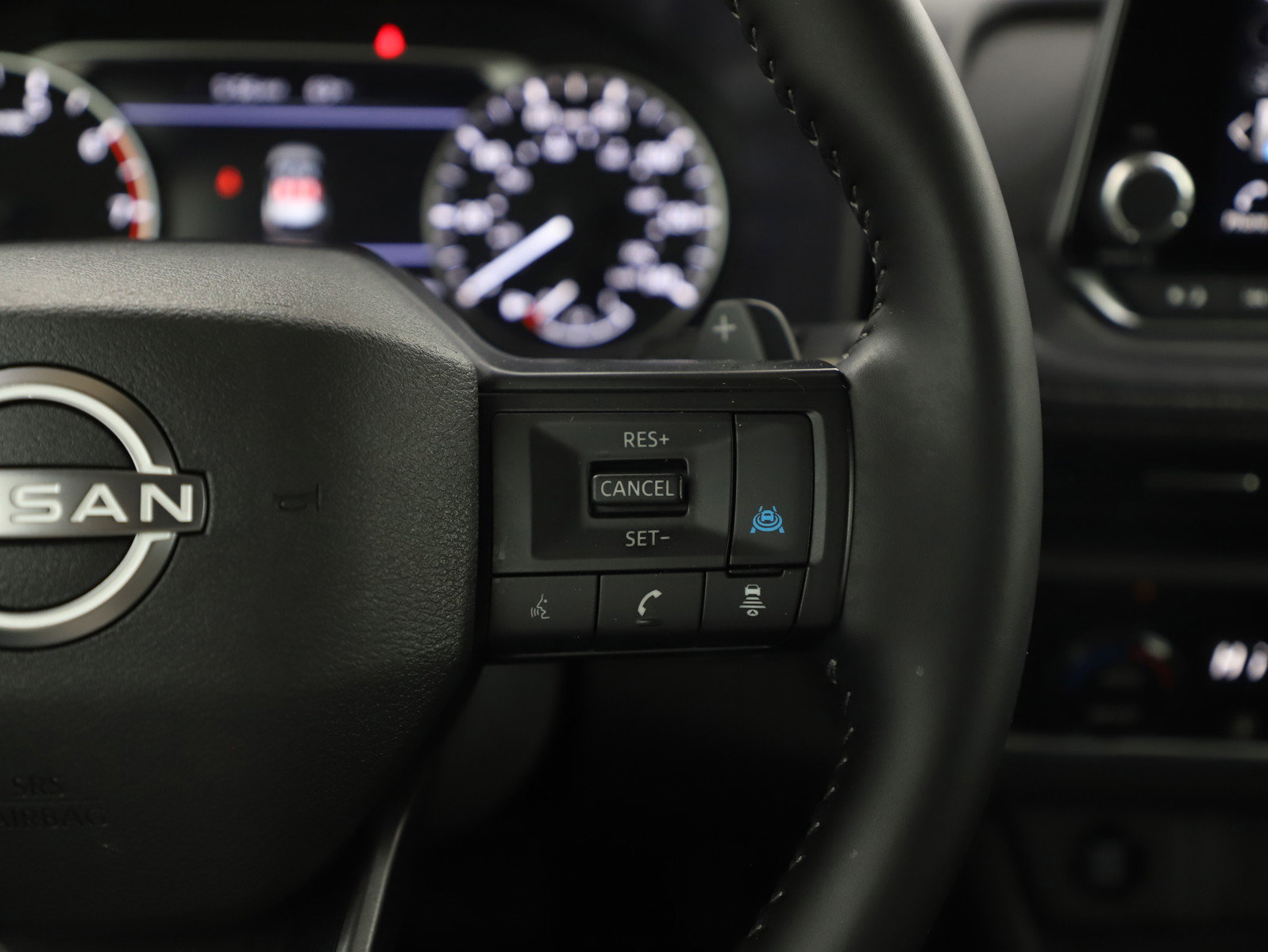 Used 2025 Nissan Rogue SV image 28