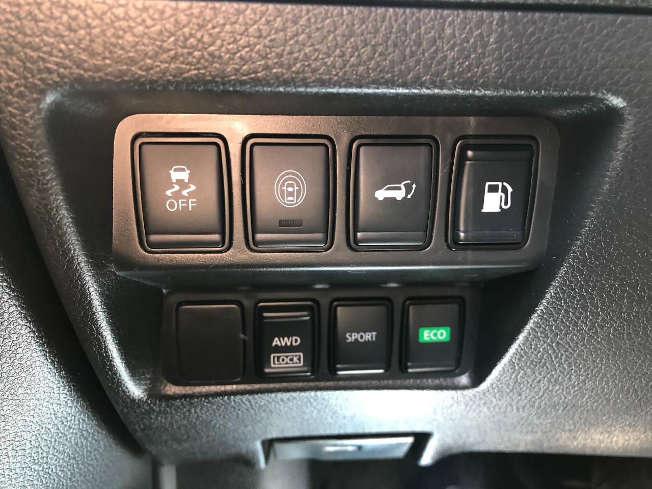 Used 2019 Nissan Rogue SV AWD/4WD image 16
