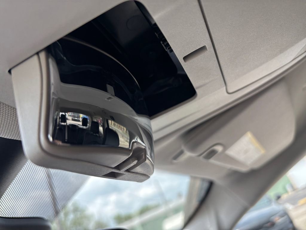 Used 2024 Chrysler Pacifica Touring-L FWD image 33