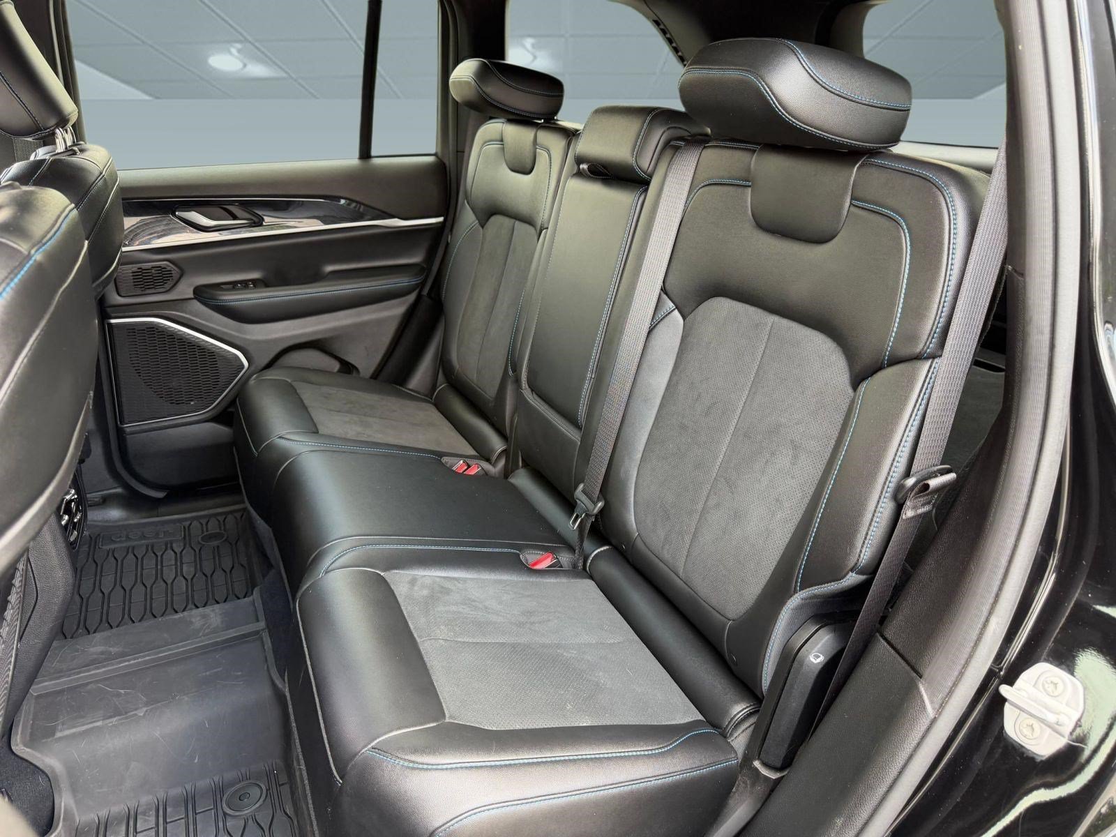 Used 2022 Jeep Grand Cherokee Trailhawk AWD/4WD image 21