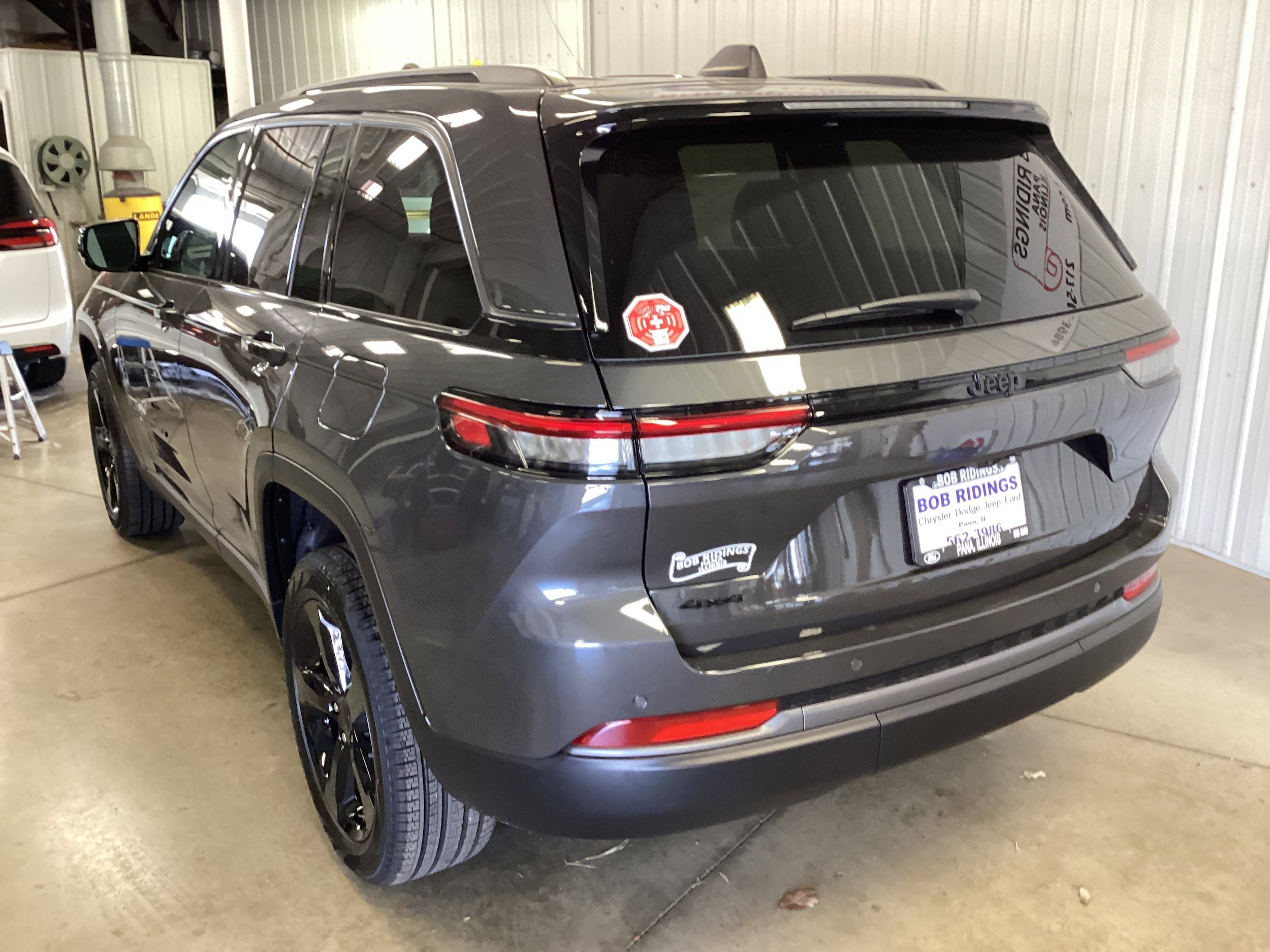New 2026 Jeep Grand Cherokee Limited w/ Limited Altitude Package AWD/4WD image 3