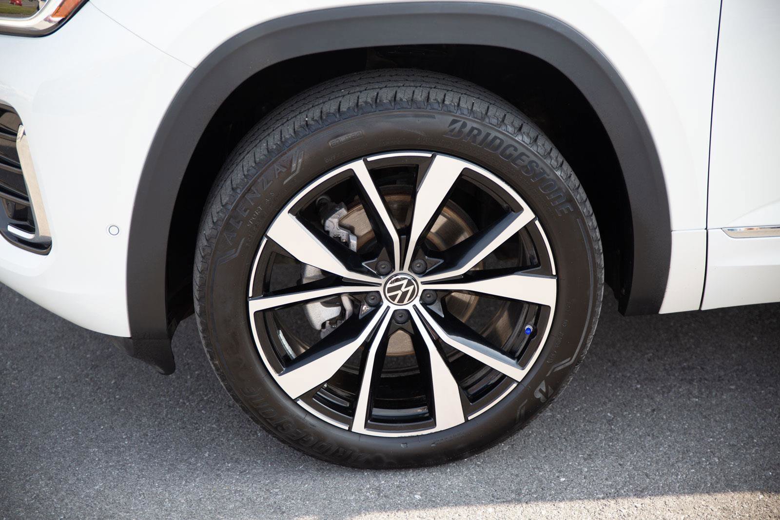 Used 2024 Volkswagen Atlas SEL Premium R-Line AWD/4WD image 9