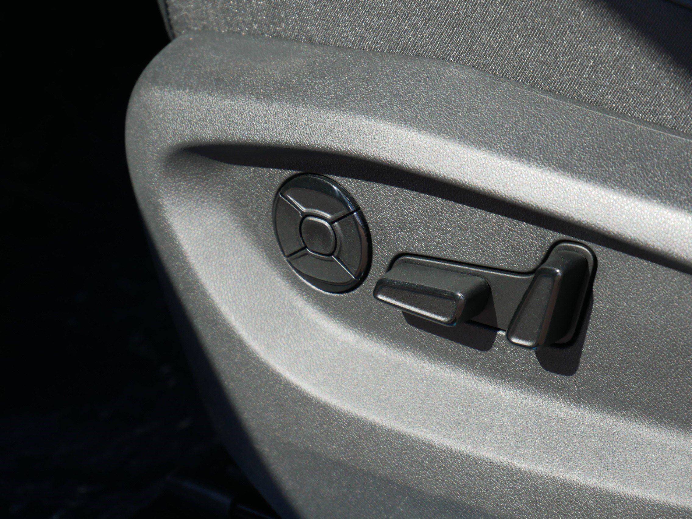 New 2025 Volkswagen Tiguan SE image 6