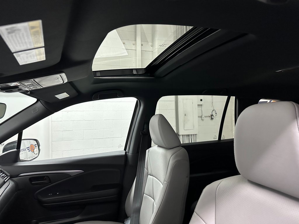 Used 2025 Honda Passport EX-L image 33