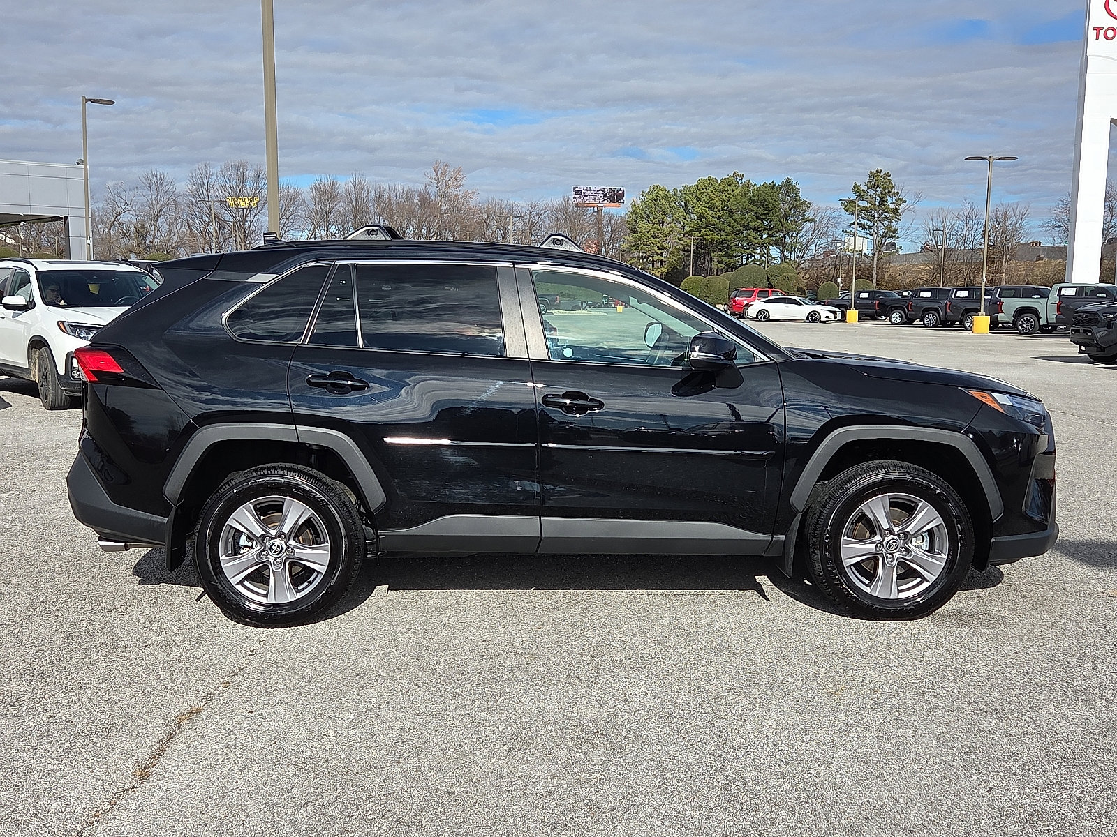 Used 2024 Toyota RAV4 XLE image 6