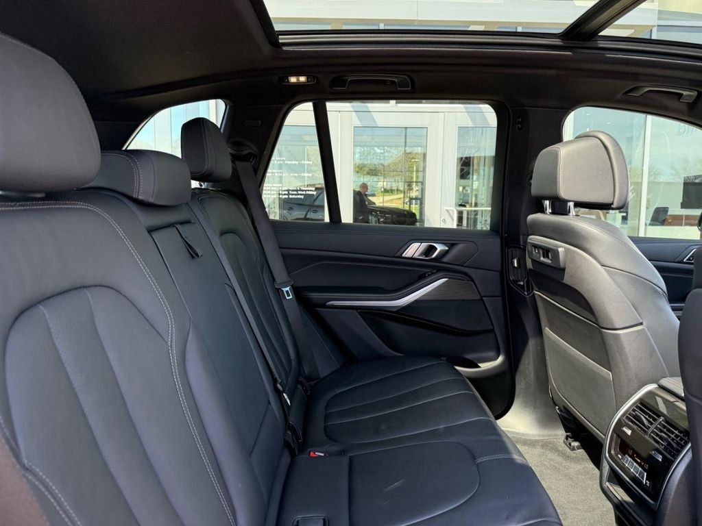 Used 2022 BMW X5 xDrive40i w/ M Sport Package AWD/4WD image 10
