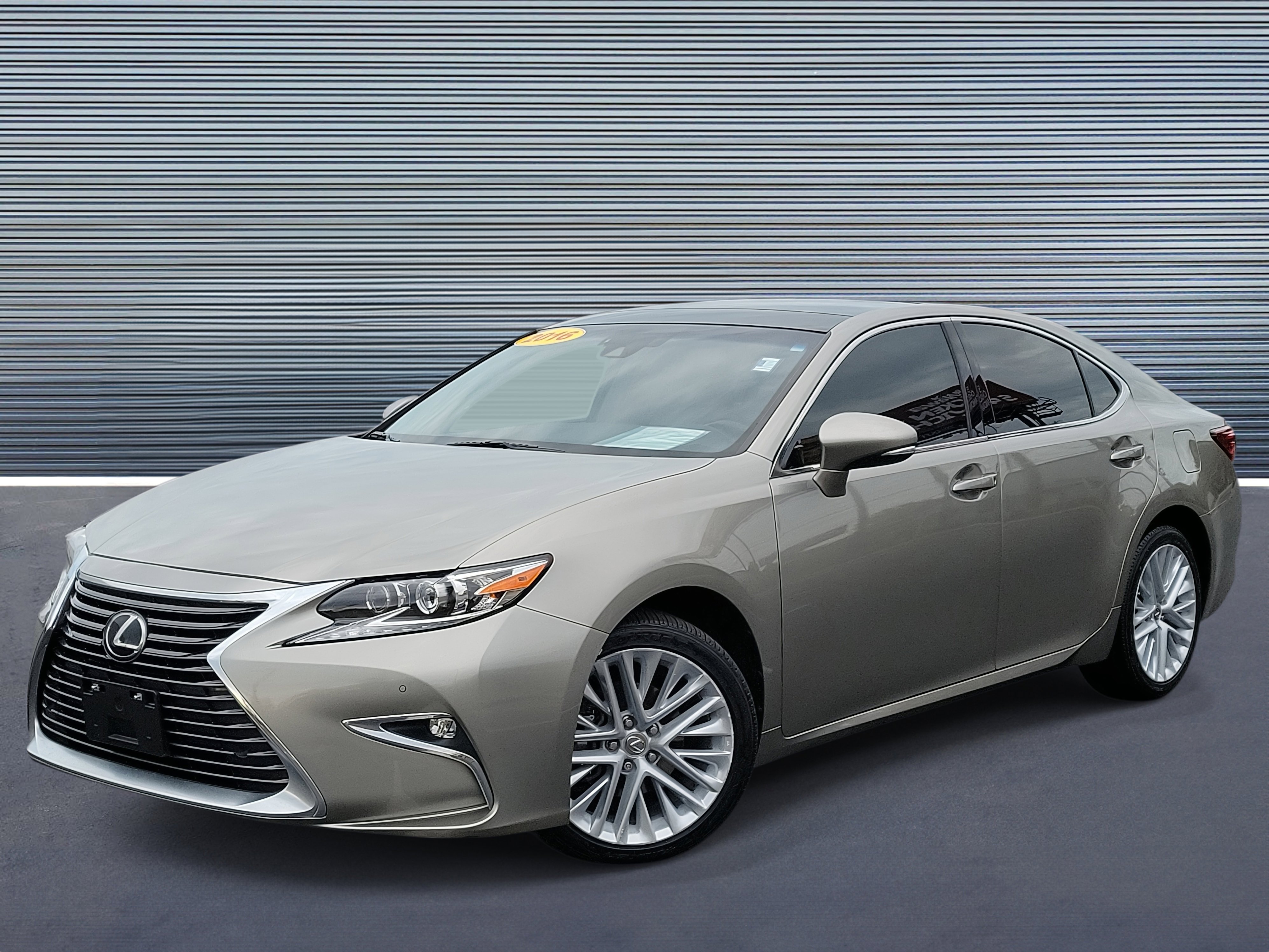 Used 2016 Lexus ES 350 w/ Ultra Luxury Package image 1