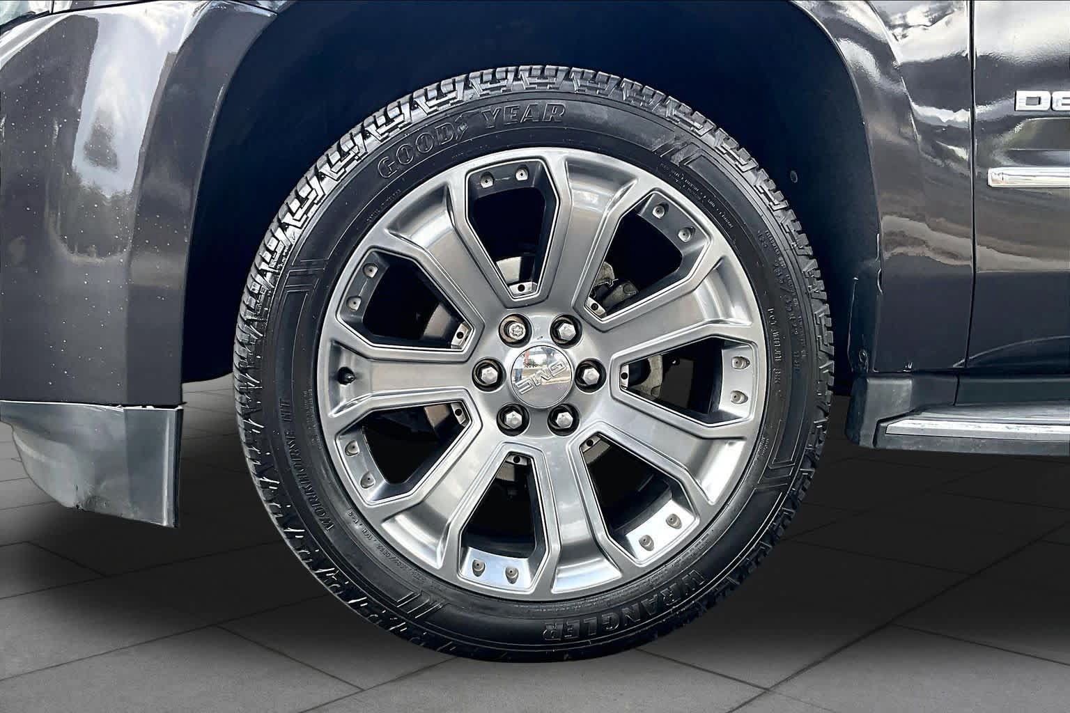 Used 2016 GMC Yukon Denali w/ Open Road Package AWD/4WD image 11