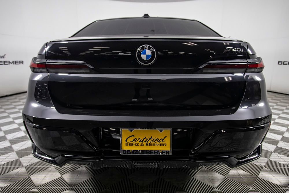 Used 2026 BMW 740i w/ Premium Package RWD image 7